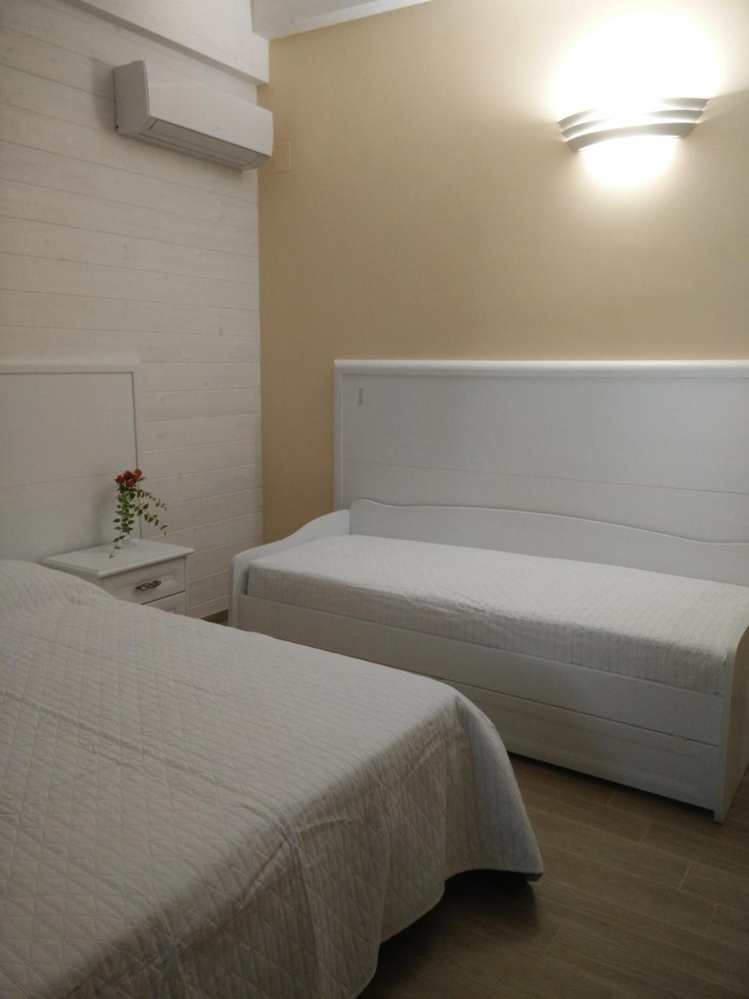 Le Camelie Bed & Breakfast Marina di Ginosa Ruang foto