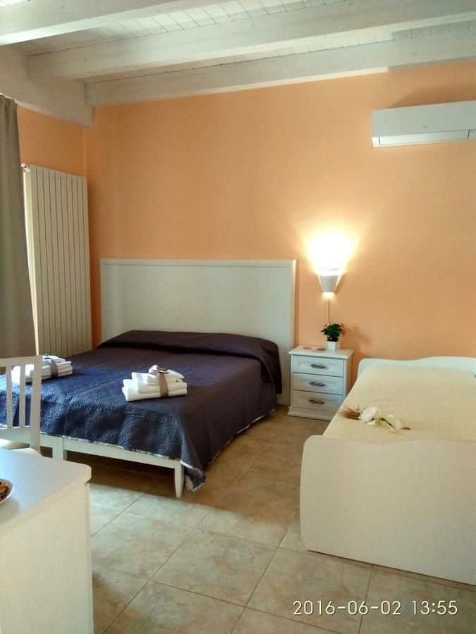 Le Camelie Bed & Breakfast Marina di Ginosa Ruang foto