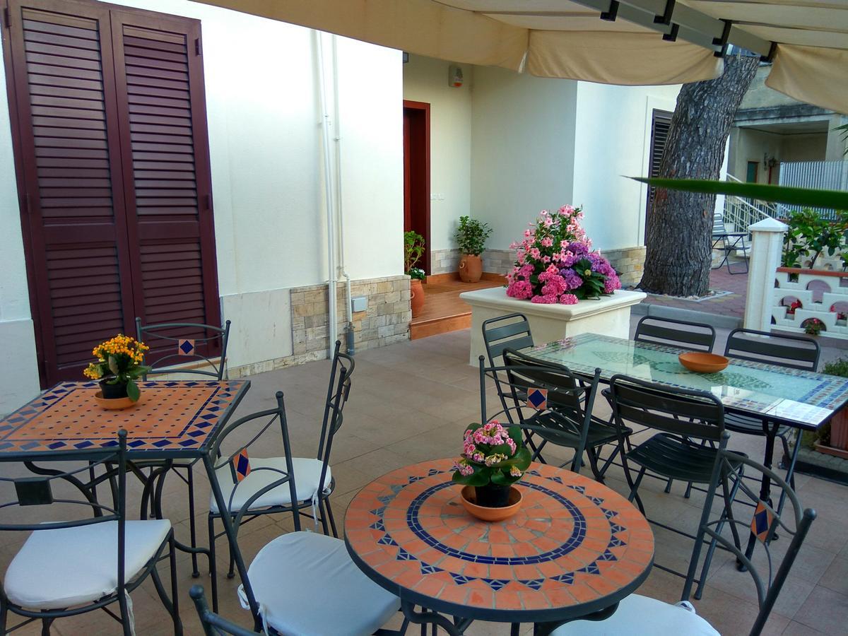 Le Camelie Bed & Breakfast Marina di Ginosa Bagian luar foto