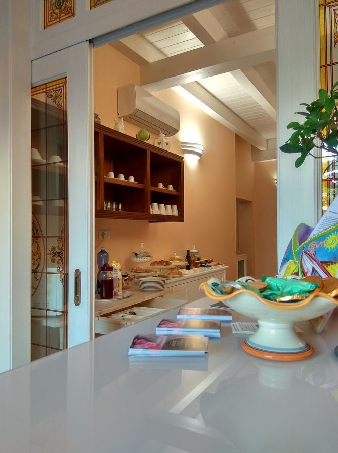 Le Camelie Bed & Breakfast Marina di Ginosa Bagian luar foto